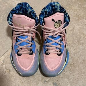 Nike Kyrie Irving Valentines Day Sneaker